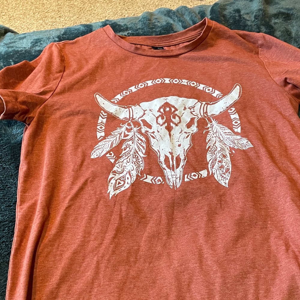 SHEIN Rust Graphic Tee with Tribal Design